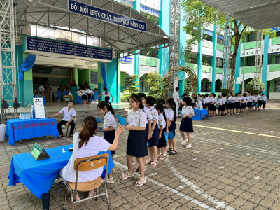 Trường Tiểu học Phú Hòa 3 tổ chức khám sức khỏe đầu năm học cho học sinh