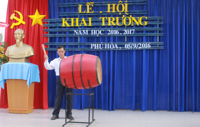 Trường TH Phú Hòa 3 tưng bừng chào đón năm học mới