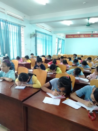 Trường Tiểu học Phú Hòa 3 tổ chức Hội thi "Viết chữ đẹp" vòng trường năm 2019