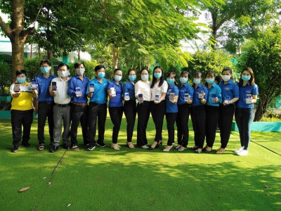 Trường Tiểu học Phú Hòa 3 tổ chức đón học sinh ngày tựu trường và triển khai cài đặt ứng dụng Bluezone