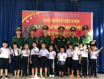 Trường Tiểu học Phú Hòa 3 tổ chức các hoạt động chào mừng ngày thành lập Quân đội nhân dân Việt Nam 22/12.