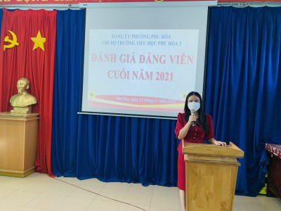 Trường Tiểu học Phú Hòa 3 tổ chức đánh giá Đảng viên cuối năm 2021.