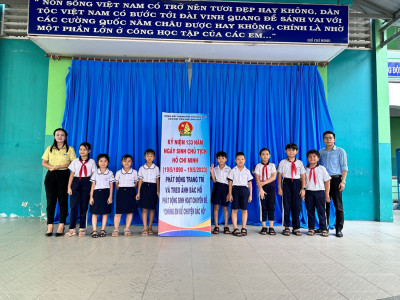 Trường Tiểu học Phú Hòa 3 tổ chức tuyên truyền "Kỷ niệm 133 năm ngày sinh của Chủ Tịch Hồ Chí Minh (19/5/1890 - 19/5/2023)