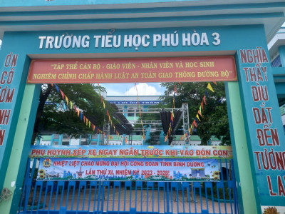 CĐCS Trường Tiểu học Phú Hòa 3 treo bằng rôn " Chào Mừng Đại hội XI Công đoàn tỉnh Bình Dương "