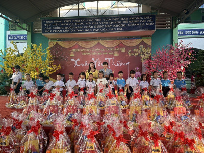 Trường Tiểu học Phú Hòa 3 tổ chức chương trình "Xuân yêu thương" năm 2024.