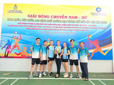 Chúc mừng đội bóng chuyền trường Tiểu học Phú Hòa 3 đạt giải ba đội nữ, đạt giải nhất đội nam giải bóng chuyền nam - nữ công nhân, viên chức, lao động khối trường học TP Thủ Dầu Một năm 2025