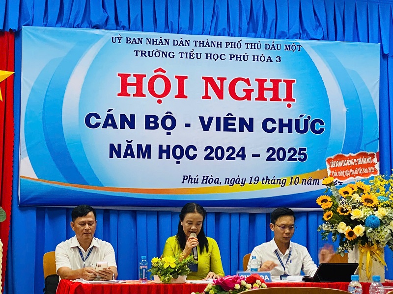 Trường Tiểu học Phú Hòa 3 tổ chức thành công Hội nghị Cán bộ - Viên chức năm học 2024-2025